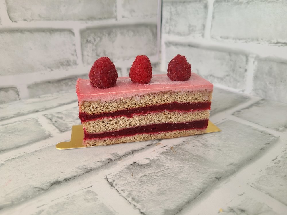 Raspberry Kiss Mini Cake